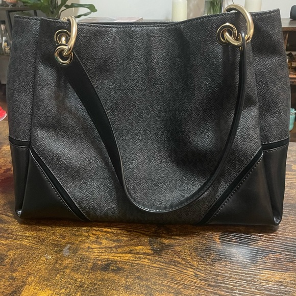 Micheal Kors shoulder bag - Picture 2 of 2